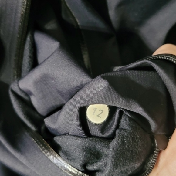 Lululemon right as rain jacket Sz 12 - Picture 9 of 10